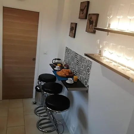 Refait Par Architecte. Proche De La Gare Et Le Centre De Reims