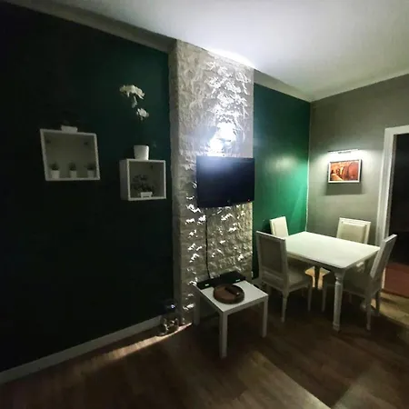 Apartman Refait Par Architecte. Proche De La Gare Et Le Centre De