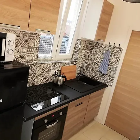 Refait Par Architecte. Proche De La Gare Et Le Centre De Apartment