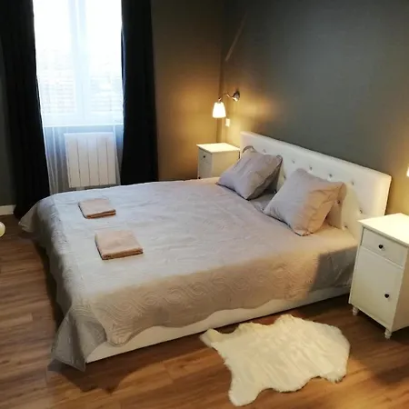 Refait Par Architecte. Proche De La Gare Et Le Centre De *