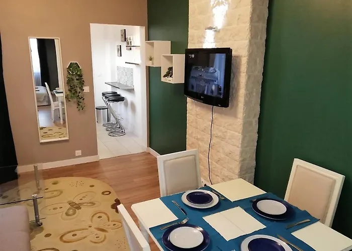 Refait Par Architecte. Proche De La Gare Et Le Centre De *